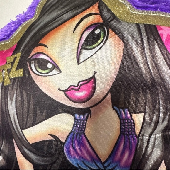 Bratz Y2K Jade Star Shaped Purple Pillow - Picture 3 of 5